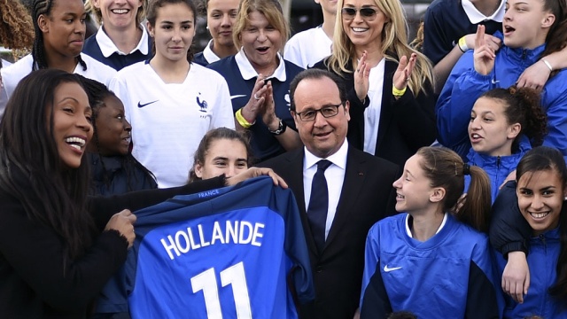 Олланд посетит товарищеский матч между сборными Франции и России