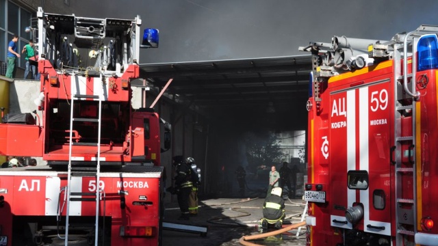 При пожаре на складе в Москве погибли 16 человек