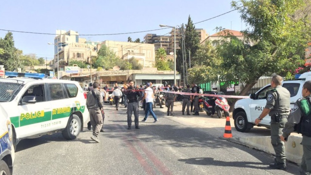 Неизвестный расстрелял людей на остановке в Иерусалиме 