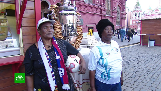 Бабушки из Лимпопо сыграли в футбол на Красной площади