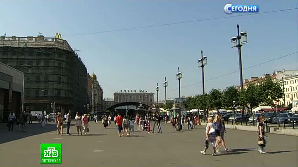 Сенная площадь закрыта. Сенная площадь Санкт-Петербург. Стелла на Сенной площади. Сенная площадь Питер 2021 лето. Сенная площадь 2009.