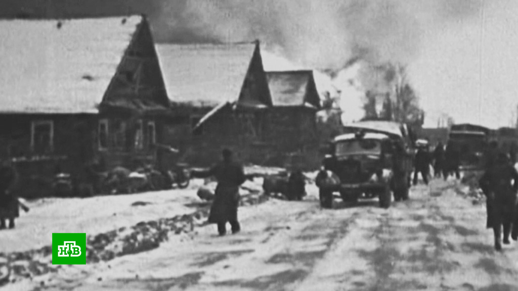 Уничтожение хатыни. Хатынь Беларусь 1943. Хатынь Сожженная деревня немцами в 1943.