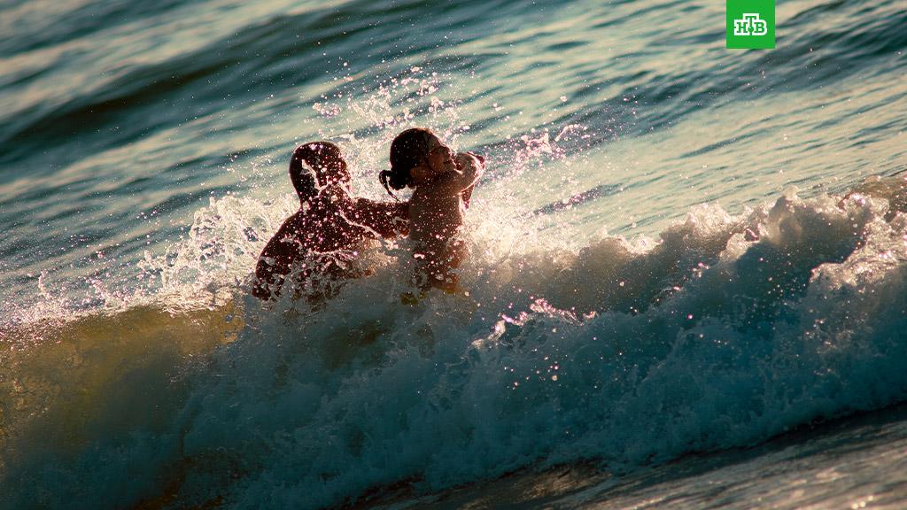 Море горло. Купание в Балтийском море. Полоскание носа морской водой из моря.