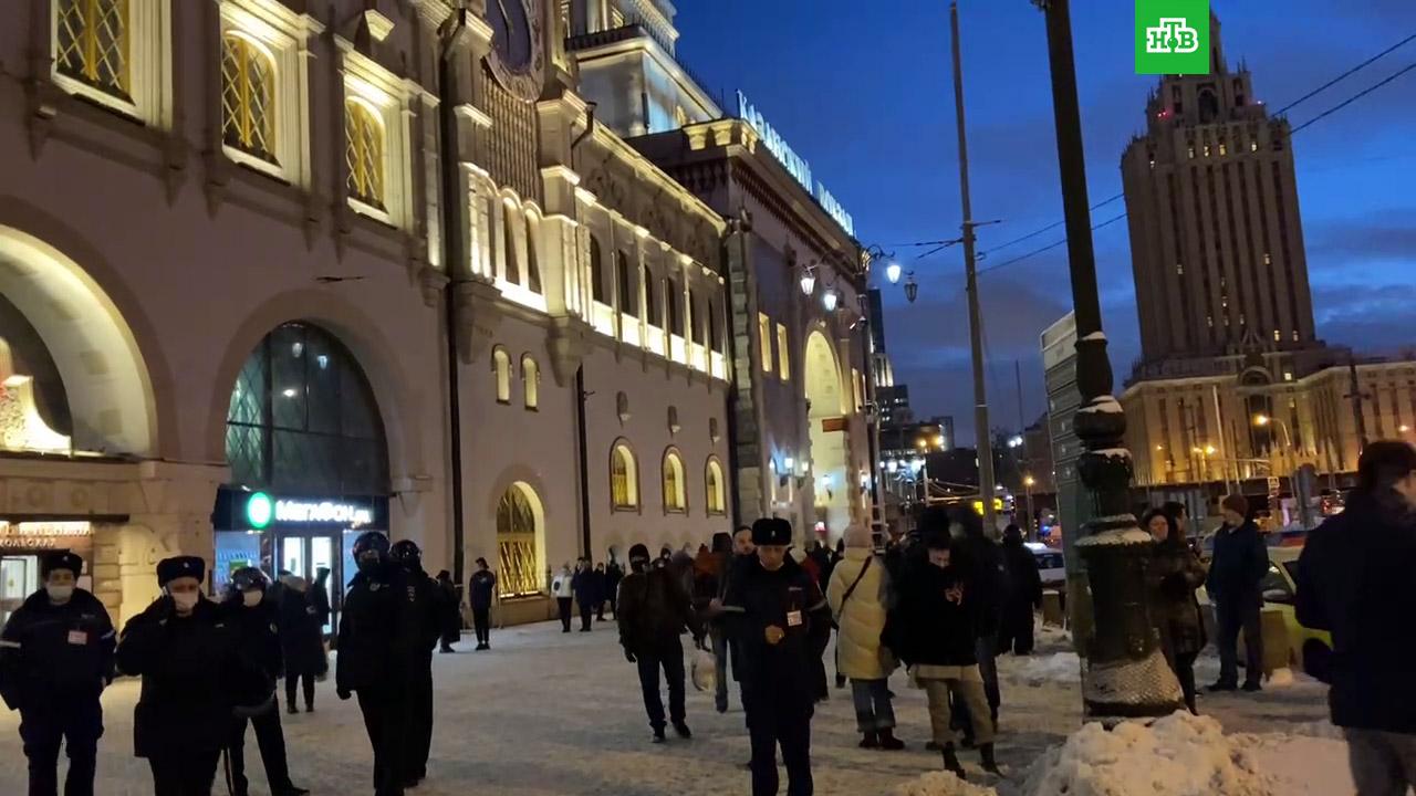 Москва закончилась. Площадь трех вокзалов события. 31 Января митинг 2021 на площади 3 вокзалов. Митинг площадь трех вокзалов 2021 фото. Пассажиропоток на площади трех вокзалов Весна снег.