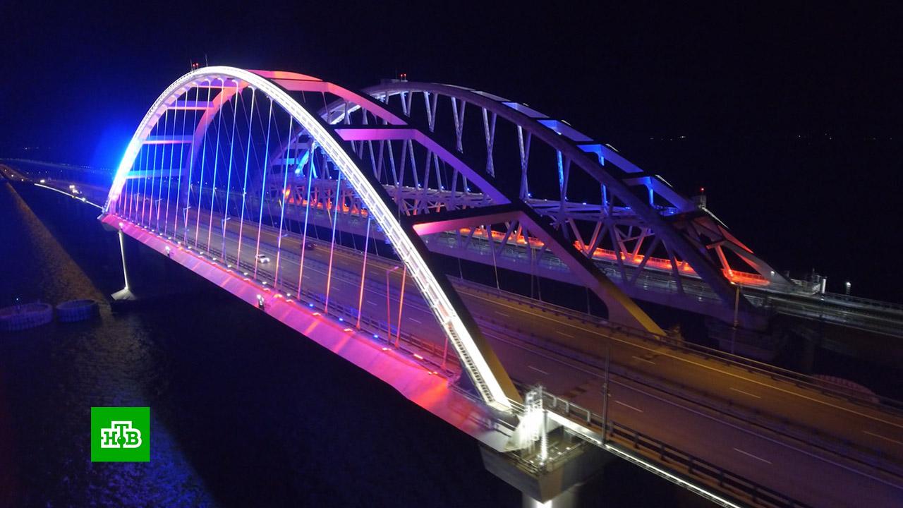 Крымский мост подсветка Триколор