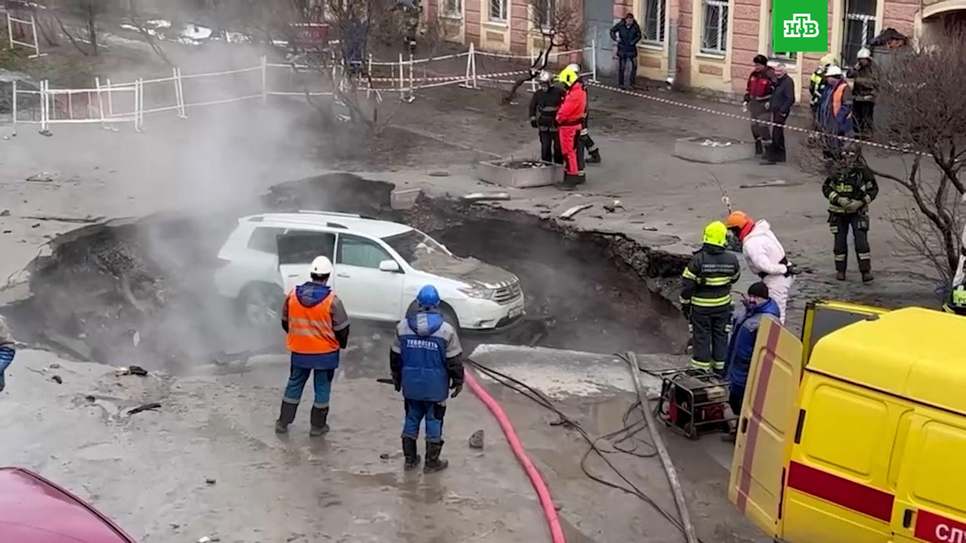 Прорвало трубу на ленинском проспекте